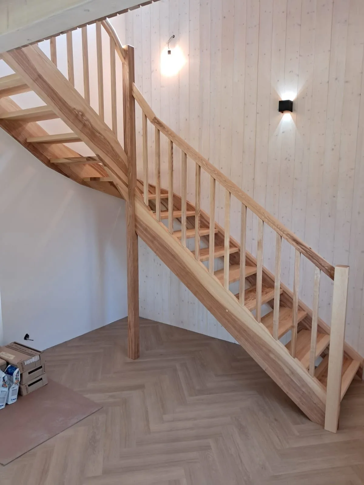 Dřevěná schodiště a zábradlí