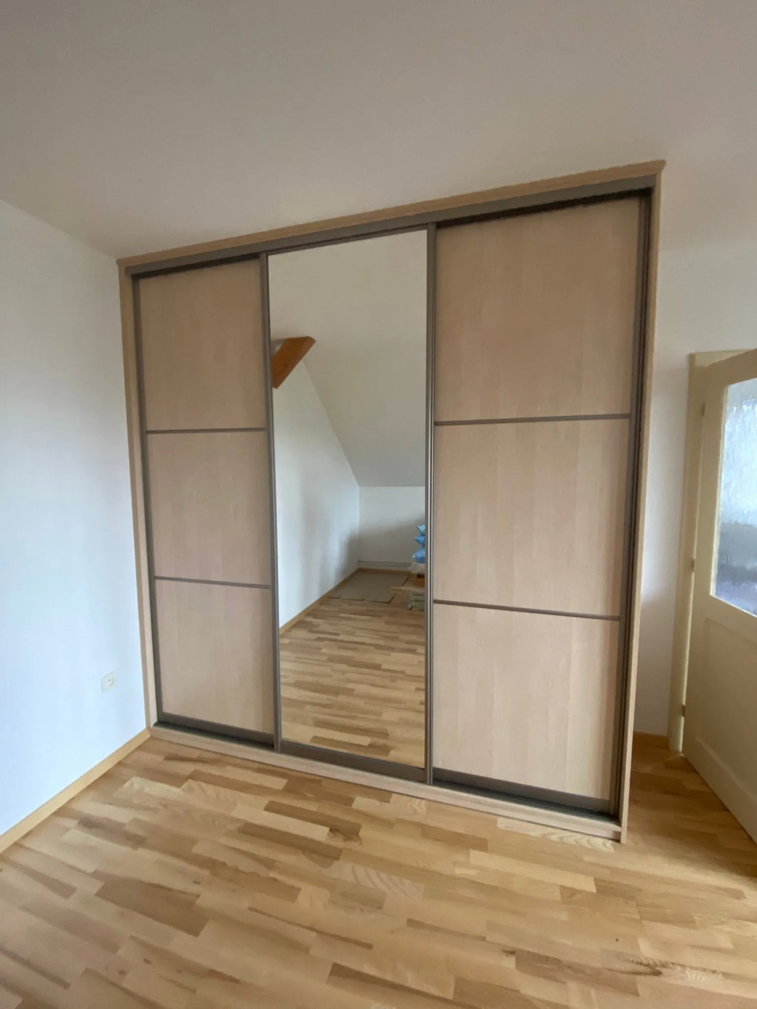 Vestavěné skříně a atypické vestavby